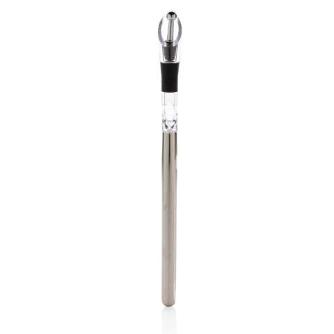 Dieser Weinkühler-Stab hält Ihren vorgekühlten Wein auf Temperatur und Sie und Ihre Gäste genießen so immer einen gut temperierten Wein. Lagern Sie den Stab im Gefrierfach und schenken Sie dann das erste Glas der Flasche ein um Platz für den Stab zu machen, der integrierte Belüfter sorgt für ein tropffreies Servieren und lässt den Wein dazu noch ausreichend atmen. Tolle Funktion im schlichten Design, ein Must-have für alle Weinliebhaber. In schicker Geschenkbox verpackt.