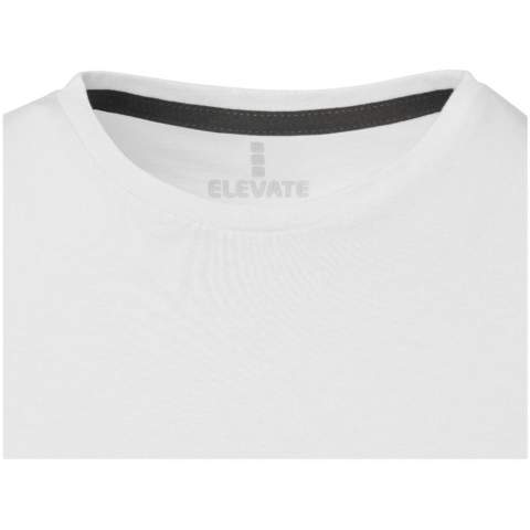 Het Nanaimo dames t-shirt met korte mouwen van 160 g/m² katoen is perfect voor elke gelegenheid en een comfortabele aanvulling op elke garderobe. Het ringspun katoen zorgt voor een sterker en gladder garen, wat resulteert in een duurzamere stof die een hoge kwaliteit van het merk garandeert. Het is gevormd voor een vrouwelijke look en heeft zijnaden voor een goede pasvorm, terwijl het gedrukte Elevate-merk in de nek bijdraagt aan het algehele comfort. De verstevigde schouders zorgen ook na langdurig gebruik voor een ononderbroken pasvorm.