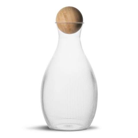 Billi carafe has a unique design where the characteristic stripe reveals it’s from Sagaform. The shape of Billi carafe is inspired by a Sagaform classic from the Nature series. It’s both practical and thought through to be able to use on many occasions. The carafe has an oak cork for sealing, also a typical Sagaform detail. Made of recycled PET (rPET). Designed in Sweden by Studio Sagaform. The Billi range is suitable for temperatures up to 50°C. Hand wash only. Size ø12x22,5 cm, 1,4 liter