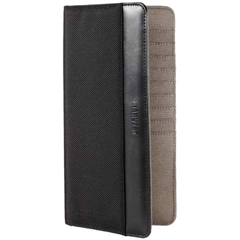 Portemonnee gemaakt van slijtvaste nylon met een decoratieve PU rand. Verschillende gleuven voor creditcards en een extra ruimte voor visitekaartjes. Eén grote zak met ritssluiting. Elegante voering in bruine kleur.