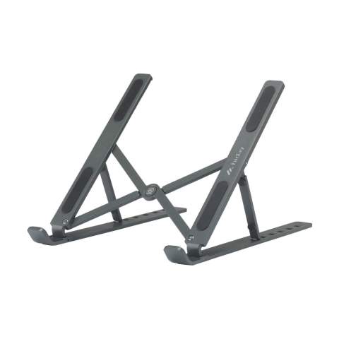 WoW! Support réglable pour ordinateur portable en aluminium recyclé certifié GRS. Le support pour ordinateur portable convient aux ordinateurs portables et tablettes (jusqu'à 15,6 pouces). Réglable sur 6 hauteurs différentes. Pour une position de travail adéquate et confortable. Le support est de haute qualité, léger, antidérapant et stable. Le design élégant et ouvert garantit une bonne ventilation. Se plie de façon compacte, pour un transport facile. Un incontournable dans tous les lieux de travail. Pochette en tissu Terry incluse. Certifié GRS. Matière recyclée totale : 91%.     L'utilisation d'aluminium recyclé permet de réduire le nombre de nouvelles matières premières utilisées pour la fabrication de ce produit. Cela signifie moins de consommation d'énergie et moins d'utilisation d'eau. Chaque article est fourni dans une boite individuelle en papier kraft marron.