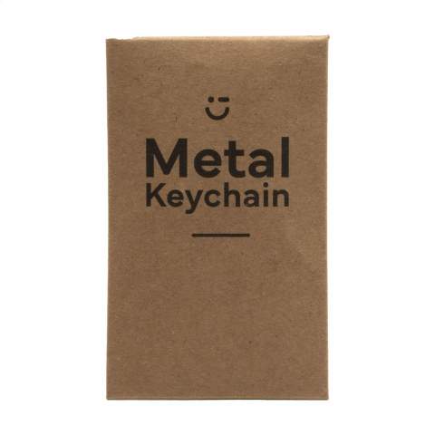 Metalen autootje met stevige sleutelring. Per stuk in kraft envelop.