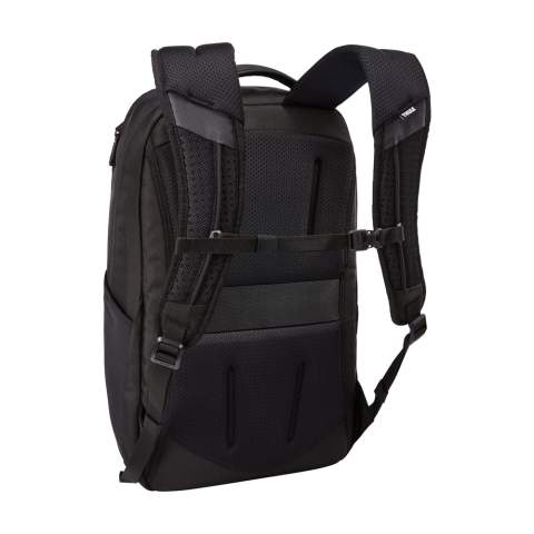 Professioneller Reiserucksack aus 100% recyceltem 1680 Polyester der Marke Thule. Das großzügige Fach bietet Schutzfächer für einen Laptop bis zu 15,6 Zoll und ein Tablet bis zu 10,5 Zoll. Ein besonderes Merkmal ist das SafeZone-Fach. In diesem Fach befindet sich ein herausnehmbares Hartschalenetui, das Ihr Handy oder Ihre Sonnenbrille schützt. Hinter dem Hartschalenfach befindet sich ein verstecktes Fach für Ihre Reisedokumente oder Wertsachen. Der Rucksack hat eine Seitentasche mit Reißverschluss, eine elastische Seitentasche für eine Wasserflasche und einen Gepäckriemen für den Transport auf einem Trolley. Die verstellbaren EVA- Schulterriemen und das Rückenteil sind mit Schaumstoff und atmungsaktivem Mesh ausgestattet und garantieren einen hervorragenden Tragekomfort. Ausgestattet mit verstellbarem Brustgurt, YKK-Reißverschlüssen und komplett gefüttert. Ein toller Reisebegleiter. Fassungsvermögen ca. 23 Liter.