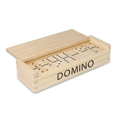 Jouez aux dominos avec ce jeu de dominos en bois de InSideOut. Pouvez-vous relier les mêmes chiffres ? Après avoir joué, les pierres peuvent être rangées dans la boîte en bois avec couvercle à charnière incluse, qui peut être ornée d'un logo. Le jeu se compose de 28 dominos en bois.
