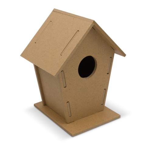 Construisez vous-même un nichoir. Facile à assembler, il est constitué de 7 pièces peut être construit facilement sans aucun outil. Le bois est en MDF et il est livré dans une boîte cadeau avec ses instructions de montage.