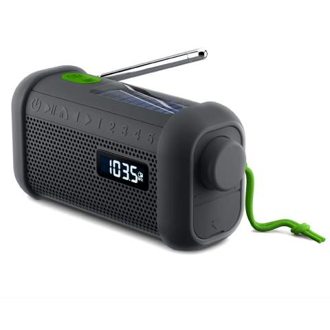 De draagbare radio/speaker kan op 3 manieren worden opgeladen: op zonne-energie, zelfopwindend of met de meegeleverde USB-kabel. Met de radio kun je zowel AM als FM radiozenders ontvangen. Gebruik de radio eenvoudig als powerbank dankzij de meegeleverde usb C kabel. Met een capaciteit van 1000 mAh is je telefoon in een mum van tijd weer opgeladen!  Handig is de ingebouwde zaklamp, als het donker begint te worden en je nog onderweg bent of als je iets bent kwijtgeraakt. De unit heeft een IP64 codering en is daardoor stof- en spatwaterdicht. Je kunt hem dus in alle weersomstandigheden gebruiken. Ook is de radio niet groter dan een Smartphone en neem je hem gemakkelijk overal mee naartoe. Een handig apparaat voor als je gaat kamperen, wandelen, als je op reis gaat, maar ook voor echte noodgevallen!