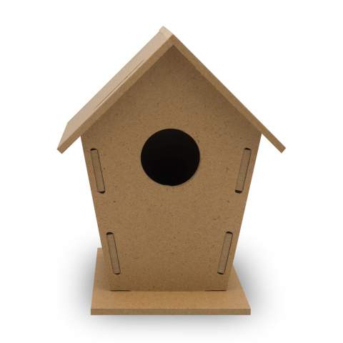 Construisez vous-même un nichoir. Facile à assembler, il est constitué de 7 pièces peut être construit facilement sans aucun outil. Le bois est en MDF et il est livré dans une boîte cadeau avec ses instructions de montage.