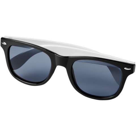 Sun Ray retro design sunglasses with white temples for large decoration options. Compliant with EN ISO 12312-1 and UV 400, lenses are graded as category 3.