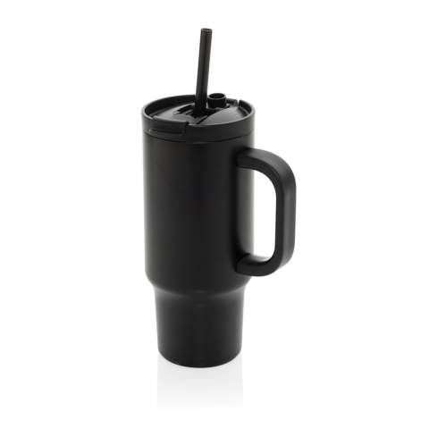 Maak kennis met de Cruiser, de perfecte metgezel voor een leven in beweging. Uniek lekvrij ontworpen deksel. Ontworpen met een capaciteit van 480 ml en vervaardigd uit 73% gerecycled roestvrij staal. Of je nu pendelt, naar de sportschool gaat, of aan je bureau werkt, de Cruiser zorgt ervoor dat je gehydrateerd blijft, waar de dag je ook brengt. De comfortabele handgreep en slanke vorm passen moeiteloos in de meeste bekerhouders, terwijl het duurzame, dubbelwandige, vacuümgeïsoleerde ontwerp je drankjes op de perfecte temperatuur houdt. Uitgerust met een morsbestendige schroefdeksel kun je direct drinken of gebruikmaken van het meegeleverde rietje van gerecycled staal met een zachte siliconen tip.Handwas wordt aanbevolen om de kwaliteit te behouden. Gecertificeerd met RCS, waardoor de Cruiser een volledig traceerbare en gecertificeerde toeleveringsketen garandeert. Totale gerecyclede inhoud: 73% van het totale gewicht van het product. BPA-vrij.<br /><br />HoursHot: 5<br />HoursCold: 15