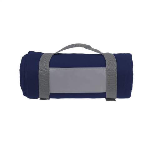 Plaid en 100% polaire (180 g/m²). Fourni avec une boucle de transport pratique. Dimensions déplié 150 x 120 cm.