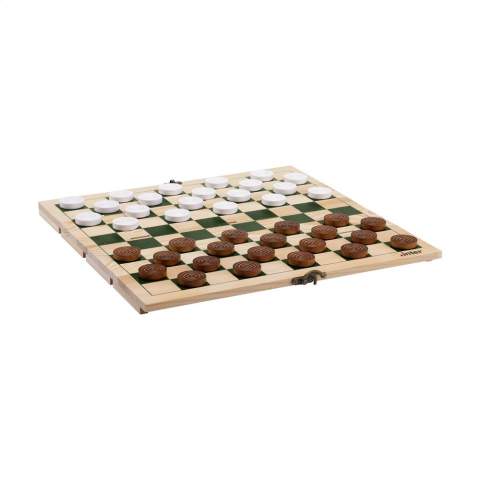 Rackpack Gamebox Checkers: Weinkiste und Damespiel in einem. Eine Geschenkverpackung für eine einzelne Flasche Wein. Wenn Sie die Box aufklappen, erhalten Sie ein komplettes Brettspiel. Wird mit Dame-Spielsteinen aus Holz in einer robusten Aufbewahrungstasche aus Segeltuch geliefert. Ein komplettes Geschenk für einen gelungenen Spieleabend. Rackpack: eine Wein-Geschenkbox aus FSC 100% zertifiziertes Holz mit einem neuen zweiten Leben! • geeignet für eine Flasche Wein • Kiefernholz • Wein nicht inklusive. Wird einzeln in einem Kraftkarton geliefert.