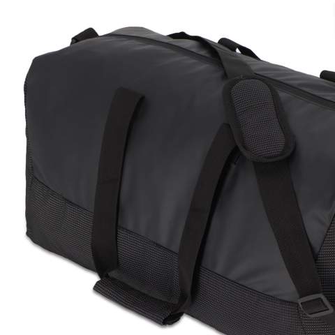 Ce sac de week-end est fabriqué en jacquard luxueux et en matériaux 600D enduits de PU pour un design durable et élégant. Il est doté d'une poche latérale pratique pour les chaussures, d'une poche frontale spacieuse pour un accès facile et d'une poche frontale dissimulée pour plus de sécurité. Le sac comprend des bretelles réglables et amovibles, ainsi que des poignées pour un transport polyvalent. À l'intérieur, vous trouverez deux poches à accessoires pour ranger les petits objets, le tout doublé d'un tissu 210D. Idéal pour les voyages et l'usage quotidien.