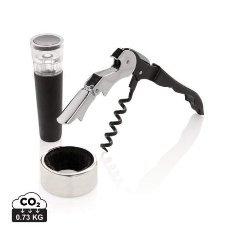 Alles was Sie zum Öffnen und Servieren Ihres Lieblingsweins brauchen, finden Sie in diesem 3-teiligen Set bestehend aus: Korkenzieher, Flaschenstopfen und Tropfring. In schicker Geschenkbox verpackt.