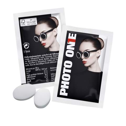 Duo pack pepermunt met 2 ovale suikervrije pepermunt in een papieren zakje, voorzien van een full colour bedrukking aan beide zijden