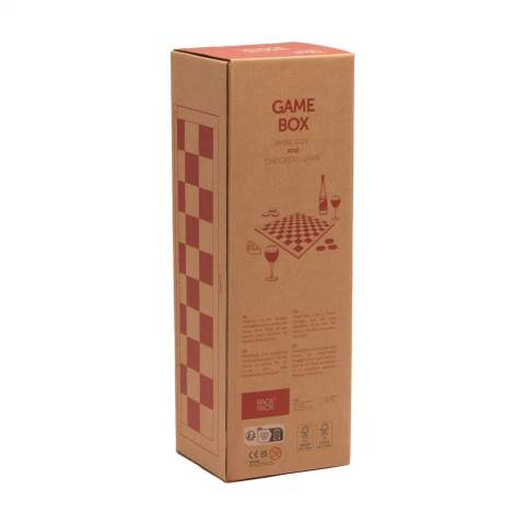 Rackpack Gamebox Checkers: Weinkiste und Damespiel in einem. Eine Geschenkverpackung für eine einzelne Flasche Wein. Wenn Sie die Box aufklappen, erhalten Sie ein komplettes Brettspiel. Wird mit Dame-Spielsteinen aus Holz in einer robusten Aufbewahrungstasche aus Segeltuch geliefert. Ein komplettes Geschenk für einen gelungenen Spieleabend. Rackpack: eine Wein-Geschenkbox aus FSC 100% zertifiziertes Holz mit einem neuen zweiten Leben! • geeignet für eine Flasche Wein • Kiefernholz • Wein nicht inklusive. Wird einzeln in einem Kraftkarton geliefert.