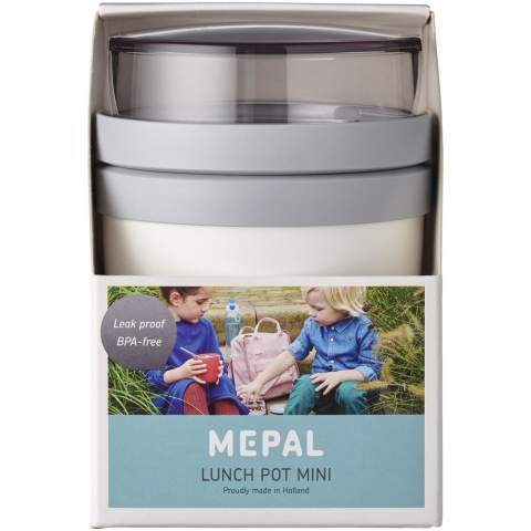Lunchpot met twee verschillende vakken om de verschillende ingrediënten gescheiden te houden. Beide vakken hebben een aparte deksel en blijven daarom schoon. De inhoud van de bovenste transparante box is 200 ml, wat betekent dat het ongeveer 75 gram vast voedsel kan bevatten. De capaciteit van de onderste box bedraagt 500 ml. Gemaakt van duurzaam materiaal en kan worden gebruikt in de vriezer, de magnetron (verwijder het deksel) en vaatwasser. De bovenste transparante box mag niet in de magnetron worden gebruikt. Lekvrij. BPA-vrij. 2 jaar Mepal garantie.