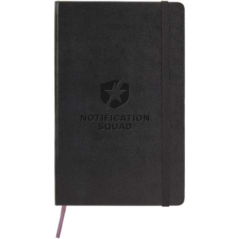 Classic Moleskine groot notitieboek met harde omslag in de populaire kleur zwart, plus een variatie aan stijlvolle levendige kleuren. Met afgeronde hoeken, elastische sluiting en een bladwijzer. Uitbreidbaar kartonnen vak en doek aan de binnenkant van de achterste omslag. Bevat 240 ivoorkleurige pagina's met ruitjes.