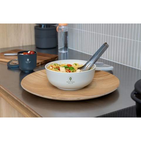Bol réutilisable en plastique PP de la marque Amuse. A utiliser pour les poke bowls, les salades et autres repas froids. Empilable pour un gain de place. Couvercle en Tritan transparent pour voir ce qu'il y a dans le bol. Directement du réfrigérateur à la table. Pratique à la maison ou en déplacement. Sans BPA. Convient au micro-ondes (sans couvercle), au congélateur et au lave-vaisselle jusqu'à 65°C. Le lavage à la main est recommandé pour préserver l’impression. Capacité 1000 ml. Fabriqué en Belgique.
