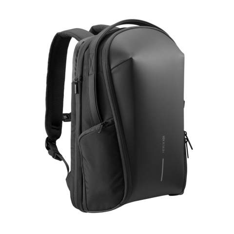 Der Bizz Rucksack ist perfekt für den täglichen Gebrauch und kurze Reisen. Der Rucksack verfügt über ein um 180 Grad zu öffnendes Hauptfach mit erweiterbarem Bereich, Netztaschen im Inneren, eine integrierte Tasche für technische Geräte und eine abnehmbare Schlüsselhalterung. Das hintere Fach ist mit einem wasserdichten Reißverschluss geschützt und verfügt über ein gepolstertes Fach für ein bis zu 16" großes Laptop oder MacBook. Es gibt eine Fülle von leicht zugänglichen Außentaschen, darunter eine große Trinkflaschentasche mit Magnetverschluss. Der Rucksack ist wasserabweisend und wird aus recycelten Materialien hergestellt. Mit AWARE™-Tracer, der die tatsächliche Verwendung von recycelten Materialien bestätigt. 27% recycelter Inhalt. Registered Design®<br /><br />FitsLaptopTabletSizeInches: 16.0<br />PVC free: true