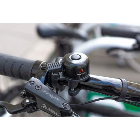 Smart Airbell bicycle bell made from hard plastic with an integrated AirTag (included), so you can always find your bike. The “Find My” network lets you know exactly where your bike, e-scooter or e-bike is. Suitable for handlebars with a diameter of 22 mm, the standard size for most bikes, e-bikes and children's bikes. The design is simple and sleek. The unique mechanism is protected throughout Europe by a registered design. Comes with battery and screwdriver for easy installation and opening the AirBell. Made in Europe.