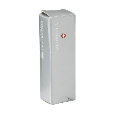Couteau Suisse original de la marque Victorinox avec poignée en noyer. Chaque couteau est unique grâce au veinage naturel du bois. Les plaques intermédiaires en aluminium dur anodisé et les outils sont fabriqués en acier 100% recyclé. 6 pièces avec 11 fonctions : grand couteau, lime à ongles, tire-bouchon, ouvre-boîte avec petit tournevis de 3 mm, décapsuleur avec grand tournevis de 6 mm, pince à dénuder, alésoir avec poinçon et œillet porte-clés. Comprend un mode d'emploi et une garantie à vie contre les défauts de matériaux et de fabrication.     Victorinox est le symbole mondial de qualité, fiabilité, fonctionnalité et perfection. Attention, la législation en vigueur s'applique concernant la possession et / ou le transport de couteaux ou d'outils multifonctions en public. Emballage par pièce.