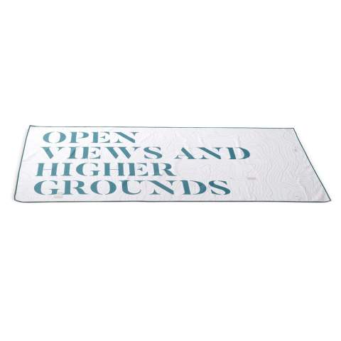 Outdoor towel made of quick dry microfibre (200g/m²). It includes a custom-made full-colour print on one side and an optional full-colour print on the back side. In addition, the colour of the seam can be adjusted.