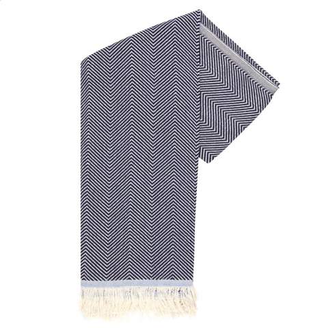 Supple hamam scarf with a classic herringbone pattern. This scarf is made from 92% Oekotex certified cotton (42% recycled) and 8% RPET. Beautiful, cool, practical and multifunctional. This scarf will look good on you during activities outside.  These beautiful, soft cloths are made by local women in a small village in Turkey. They work there in a social context, with room for growth and development. The cloths are handmade with love and care for the environment. Pure enjoyment can begin with a product from the Oxious collection.