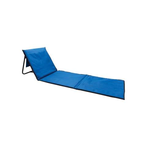 Dieser Strand- oder Loungestuhl lädt zum Relaxen ein. Metallrahmen mit 600D Polyester. Inklusive Tasche mit Reißverschluss am Rücken für all die Kleinigkeiten die man so bei sich hat. Kompakt und flach zusammengelegt lässt er sich mit Hilfe der Schultergurte auch perfekt überall hin mitnehmen.