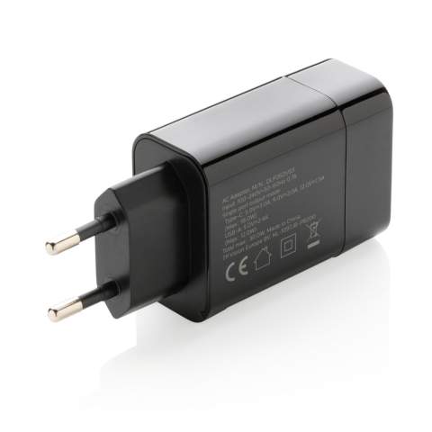 Philips supersnelle 30W adapter. De oplader wordt geleverd met USB 2A-uitgang en een type C-uitgang die snel opladen van de stroomvoorziening ondersteunt. Hiermee kunt u uw mobiele apparaat in minder dan een uur opladen als het PD-opladen ondersteunt. Ingang 100-240V; Type-C-uitgang (PD): 5V/3A,9V/2A,12V/1.5A; USB-uitgang: 5V/2,4A (max12W) Totaal vermogen: 30W. Verpakt in Philips geschenkdoos.
