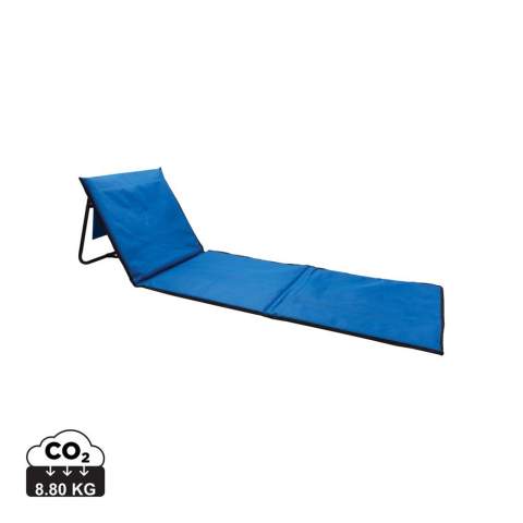 Dieser Strand- oder Loungestuhl lädt zum Relaxen ein. Metallrahmen mit 600D Polyester. Inklusive Tasche mit Reißverschluss am Rücken für all die Kleinigkeiten die man so bei sich hat. Kompakt und flach zusammengelegt lässt er sich mit Hilfe der Schultergurte auch perfekt überall hin mitnehmen.
