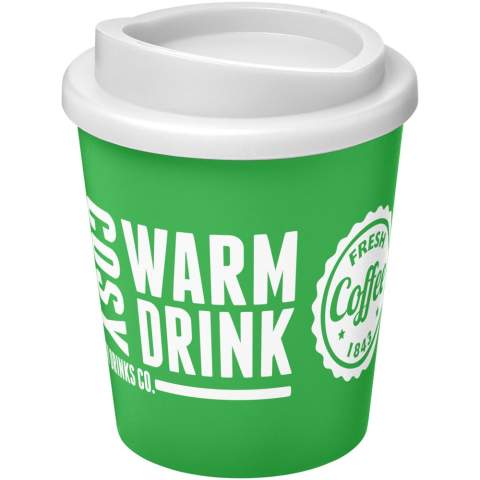 Kompakter, doppelwandiger Isolierbecher mit Schraubverschluss. Passt unter die meisten Kaffeemaschinen. Das Fassungsvermögen beträgt 250 ml. Mischen und kombinieren Sie Farben, um Ihren perfekten Becher zu kreieren. Hergestellt in Großbritannien. Verpackt in einem recycelten PE-Kunststoffbeutel. BPA-frei. EN12875-1-konform, spülmaschinen- und mikrowellengeeignet.