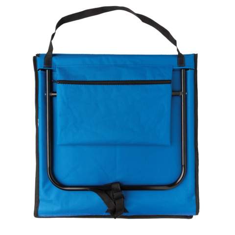 Dieser Strand- oder Loungestuhl lädt zum Relaxen ein. Metallrahmen mit 600D Polyester. Inklusive Tasche mit Reißverschluss am Rücken für all die Kleinigkeiten die man so bei sich hat. Kompakt und flach zusammengelegt lässt er sich mit Hilfe der Schultergurte auch perfekt überall hin mitnehmen.