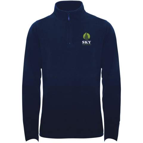 Microfleece met halve rits in nek- en kinbeschermer. Manchetten met bijpassende elastische bies. Kleedt slank af. Verwijderbaar etiket. Het model is 179 cm en draagt maat S.