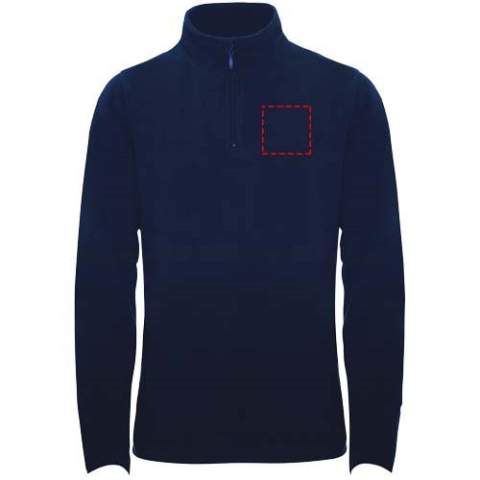Microfleece met halve rits in nek- en kinbeschermer. Manchetten met bijpassende elastische bies. Kleedt slank af. Verwijderbaar etiket. Het model is 179 cm en draagt maat S.