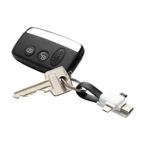 3-in-1 (iOS, micro-USB en Type C) USB laad-connector met metalen keyring voor aan je sleutelbos. Ideaal voor het opladen van je apparaten onderweg. De uiteinden kunnen met magneetjes aan elkaar worden bevestigd, dus gemakkelijk los te koppelen en vast te klikken. Materiaal: ABS + TPE.