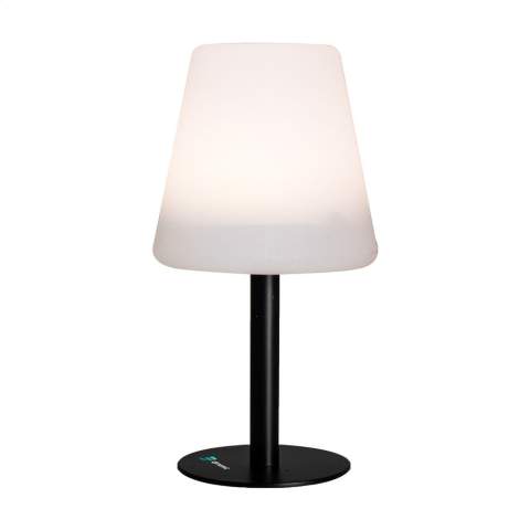 Gusta solar tafellamp in een strak en stijlvol design. Deze lamp heeft een metalen voet en een lampenkap van stevig kunststof. Met 2 lichtstanden: een stand voor gezellige sfeerverlichting en een stand met fel licht geschikt voor het lezen van een boek. Oplaadtijd 6 tot 8 uur. Als de lamp volledig opgeladen is kun je hem 6 tot 8 uur op de lage lichtstand gebruiken en 3 tot 4 uur op de hoge lichtstand. De ideale lamp voor op het terras, op het balkon of op de camping, maar ook leuk voor binnen. Per stuk in doos.