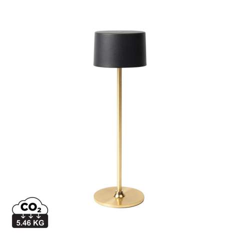 Illuminez votre espace avec la lampe de table Nauro fabriquée en plastique recyclé ABS avec des touches de fer, elle est à la fois élégante et pratique. Cette lampe offre jusqu'à 20 heures d'éclairage, selon le niveau de luminosité. Elle dispose de deux modes d'éclairage principaux, la lumière blanche froide et la lumière blanche chaude, et sa luminosité est réglable selon votre choix. Il suffit de toucher le dessus pour l'allumer et l'éteindre. Temps de charge d'environ 5 heuresRechargeable via USB-C, câble inclus. Certifiée par RCS (Recycled Claim Standard), la certification RSC garantit que l'ensemble de la chaîne d'approvisionnement en matériaux recyclés est certifiée. Le contenu recyclé total est basé sur le poids global du produit. Ce produit contient 10% d'ABS recyclé certifié RCS.<br /><br />Lightsource: LED