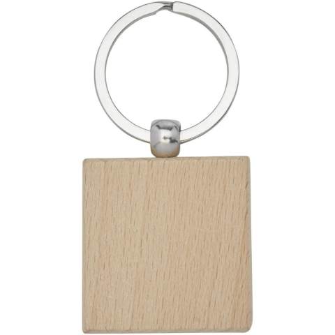 Porte-clés carré en bois de hêtre, livré dans une enveloppe en papier recyclé kraft brun. Les dimensions du porte-clés sont de 4 x 4 cm. Peut être gravé. 