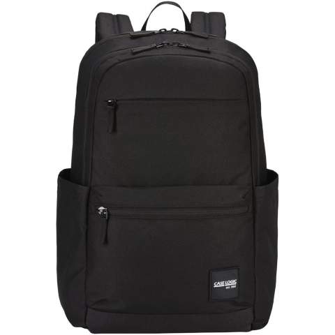 De Case Logic Uplink rugzak heeft een opslagcapaciteit van 26 liter, waaronder twee grote compartimenten, dubbele voorvakken en voldoende organisatievakken. De rugzak is gemaakt van 100% gerecycled 600D-polyester bodymateriaal in combinatie met een gewatteerde, duurzame 100% gerecycled 1200D-polyester basis. De voorgevormde schouderbanden en een gewatteerd, volledig gevoerd achterpaneel zorgen voor comfortabel dragen. Met een gewatteerd 15,6" laptopvak, een 10" tablethoes, twee grote zijvakken voor een waterfles of andere kleine spullen en een organisatievak aan de voorkant voor kleine elektronica, pennen en sleutels. Het ruime hoofdvak is ontworpen voor boeken en mappen en een secundair vak voor extra notitieboeken, koptelefoons en persoonlijke spullen, plus een klein privacyvakje met ritssluiting. In het snel toegankelijke voorvak kunnen een telefoon en kleine accessoires worden opgeborgen.