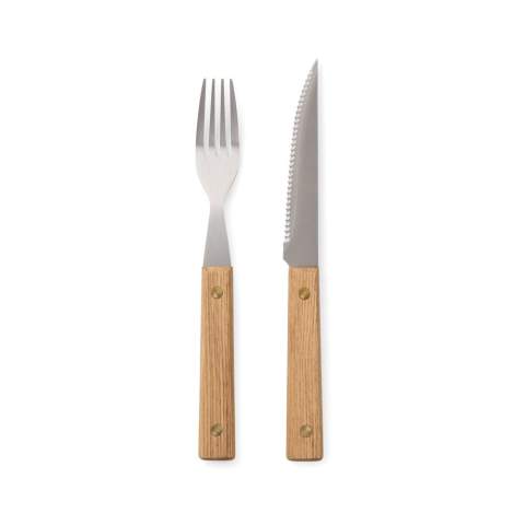 Set the table with this timeless 8-piece BBQ cutlery set, designed with Scandinavian simplicity in mind. Crafted from FSC® certified ash wood and high-quality stainless steel, this set includes four sharp knives and four forks with a comfortable grip. This set is not only a pleasure to use but also a stylish addition to any barbecue or dining experience.