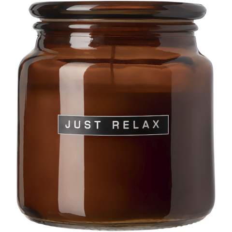 This beautiful scented candle (650 g) is made from 100% soy wax and is handmade in the Netherlands. The stylish glass jar creates a warm atmosphere at home. In addition, the candle spreads an inviting cedar wood scent throughout the room.