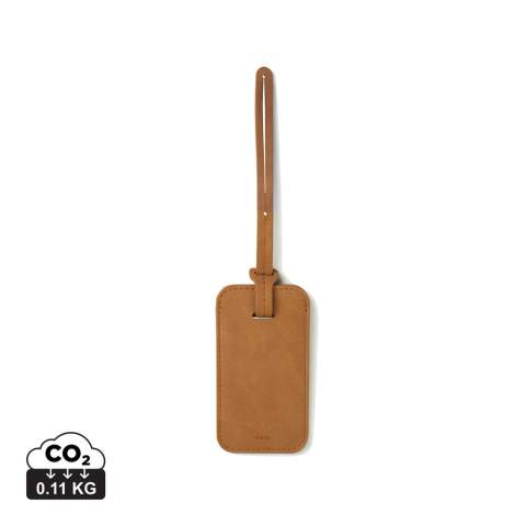 A luggage tag to mark your belongings, perfect for business trips and vacations. With its sleek design and convenient loop, it easily attaches to all types of luggage. The tag includes a discreet address label where you can fill in your name and contact details, making it easy to identify your luggage with both style and security. Certified by RCS (Recycled Claim Standard), RCS certification guarantees that the entire supply chain of recycled materials is certified. The total recycled content is based on the overall product weight. This product contains 30% RCS certified recycled polyester and 13% RCS certified recycled PU.