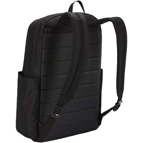 De Case Logic Uplink rugzak heeft een opslagcapaciteit van 26 liter, waaronder twee grote compartimenten, dubbele voorvakken en voldoende organisatievakken. De rugzak is gemaakt van 100% gerecycled 600D-polyester bodymateriaal in combinatie met een gewatteerde, duurzame 100% gerecycled 1200D-polyester basis. De voorgevormde schouderbanden en een gewatteerd, volledig gevoerd achterpaneel zorgen voor comfortabel dragen. Met een gewatteerd 15,6" laptopvak, een 10" tablethoes, twee grote zijvakken voor een waterfles of andere kleine spullen en een organisatievak aan de voorkant voor kleine elektronica, pennen en sleutels. Het ruime hoofdvak is ontworpen voor boeken en mappen en een secundair vak voor extra notitieboeken, koptelefoons en persoonlijke spullen, plus een klein privacyvakje met ritssluiting. In het snel toegankelijke voorvak kunnen een telefoon en kleine accessoires worden opgeborgen.