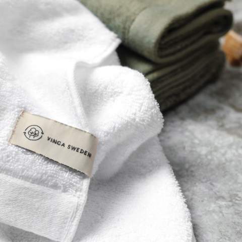 Towel with 68% cotton and 32% Tencel. Tencel is a natural fibre obtained from certified forests. The process is as energy and chemical efficient as is currently possible. This blend produces a cool, soft and durable fabric with a solid feel, and, on account of the Tencel blend, it has excellent absorbency. Produced in a colour scheme of earth tones in a variety of sizes.