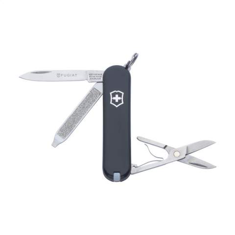 Original Schweizer Taschenmesser aus der Offizierserie von Victorinox mit  ABS Griff, einer Einlage aus anodisiertem Aluminium und Tools aus 100% recyceltem Stahl. 5-teilig mit 7 Funktionen: Messer. Feile mit Schraubenzieher, Schere, Schlüsselring, Pinzette und Zahnstocher. Inklusive Gebrauchsanweisung und lebenslanger Garantie auf Material- und Herstellungsfehler. Victorinox Messer sind ein globales Symbol für Zuverlässigkeit, Funktionalität und Perfektion. Beachten Sie, dass möglicherweise lokale Vorschriften für den Besitz und / oder das Tragen von Messern oder Multitools in der Öffentlichkeit gelten. Pro Stück in einer Verpackung.