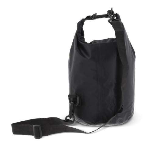 Waterwerende tas voor bijvoorbeeld op het strand, op de boot of tijdens een wandeling. Gevuld met lucht blijft de tas in noodgevallen ook tijdelijk op het water drijven. Met de extra ring en karabijnhaken is deze tas ook eenvoudig als schoudertas te gebruiken. Waterafstotend IPX6, bestand tegen hoge druk waterstromen uit alle richtingen. Houd de tas niet onder water.