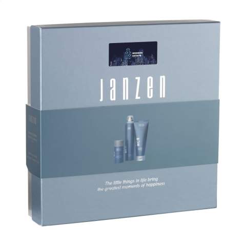 Un coffret cadeau de la marque Janzen, spécialement composé pour les hommes, avec 3 produits de soin pour une peau et des cheveux agréables. Contenu : • Mousse de douche - 200 ml • Gel douche corps et cheveux - 200 g • Déodorant stick - 75 ml. Ce coffret cadeau contenant de délicieux produits de soin permet de commencer la journée en toute fraîcheur et en toute confiance. Avec un parfum délicieux de bergamote et de bois de cèdre, complété par des notes d'agrumes, de noix de muscade et de musc. Les produits sont emballés dans un coffret cadeau luxueux. Par set dans une boîte.