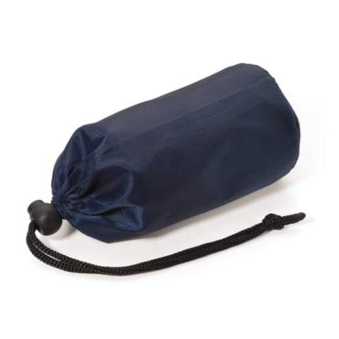 Serviette de sport en microfibre, emballée dans une pochette en polyester (7x15cm). Cette serviette peut être utilisée pour le sport mais aussi lors de vos voyages. Un objet promotionnel pratique et sportif.