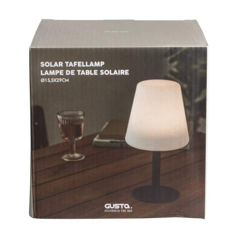 Gusta solar tafellamp in een strak en stijlvol design. Deze lamp heeft een metalen voet en een lampenkap van stevig kunststof. Met 2 lichtstanden: een stand voor gezellige sfeerverlichting en een stand met fel licht geschikt voor het lezen van een boek. Oplaadtijd 6 tot 8 uur. Als de lamp volledig opgeladen is kun je hem 6 tot 8 uur op de lage lichtstand gebruiken en 3 tot 4 uur op de hoge lichtstand. De ideale lamp voor op het terras, op het balkon of op de camping, maar ook leuk voor binnen. Per stuk in doos.
