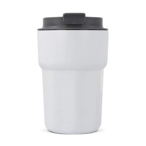 Introducing the Zambezi Thermo Mug: A sleek addition to our T-ceramics series. Crafted from stainless steel and recycled PP, with a ceramic coated interior, this 350 ml mug with a silicone lid keeps your drinks hot or cold. Stay eco-friendly and stylish with Zambezi. The ceramic interior provides numerous benefits, including easy cleaning, odor and taste residue elimination after washing, and superior thermal insulation. Crafted from 90% recycled post-consumer stainless steel.